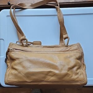 Tan Leather Medium Shoulder Bag with Zipper Closure